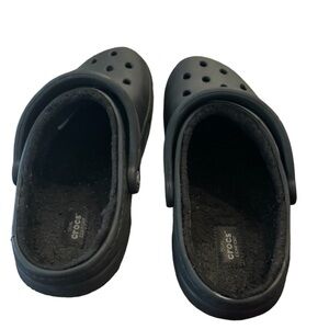 Crocks Unisex Size W9/M7. EUC with a lot of wear left. Non smoking house.